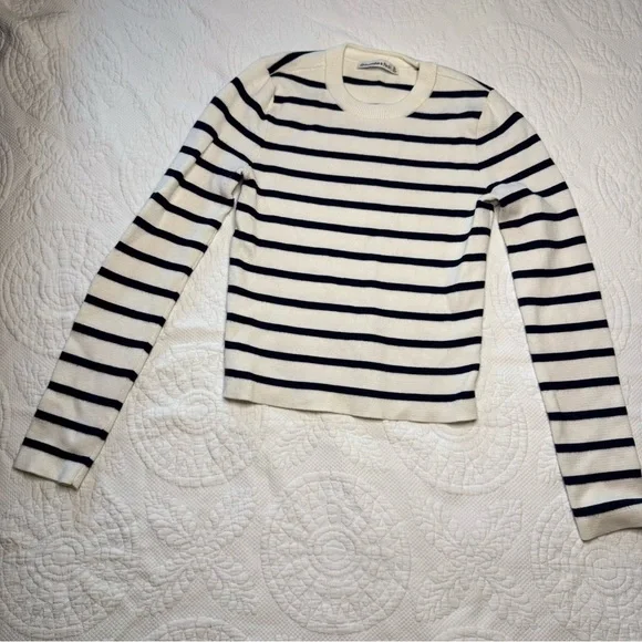 Abercrombie & Fitch Black and White Striped Sweatshirt - Picture 2 of 7